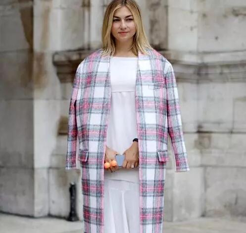 时尚潮人热衷“中国春运style”编织袋服饰走红