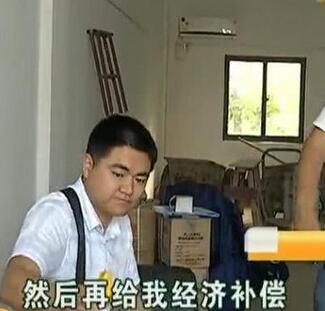 混泥土里出现编织袋?开发商：农民工素质太差！