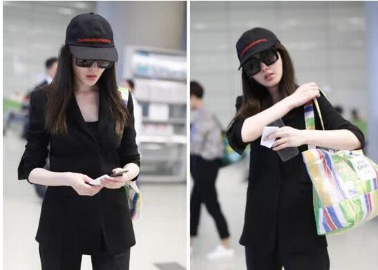 你还在想背什么包出门？现在都流行背着编织