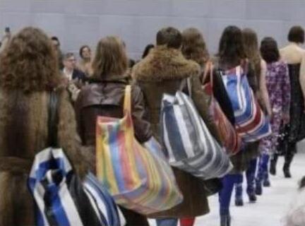 土豪的世界真搞不懂,杜海涛的“编织袋”和杨幂