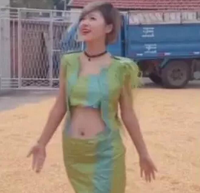 用编织袋做成的服装，简直了！！