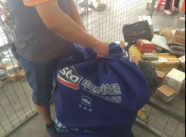 快递垃圾如何清理，申通实施芯片“编织袋”
