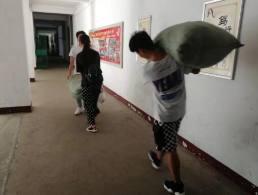 城阳慈善机构订购我司编织袋一批,献一片爱心